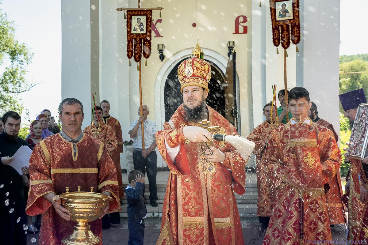 В Неделю 4-ю по Пасхе епископ Нестор совершил Литургию в Никольском храме с. Солнечная Поляна В Неделю 4-ю по Пасхе епископ Нестор совершил Литургию в Никольском храме с. Солнечная Поляна