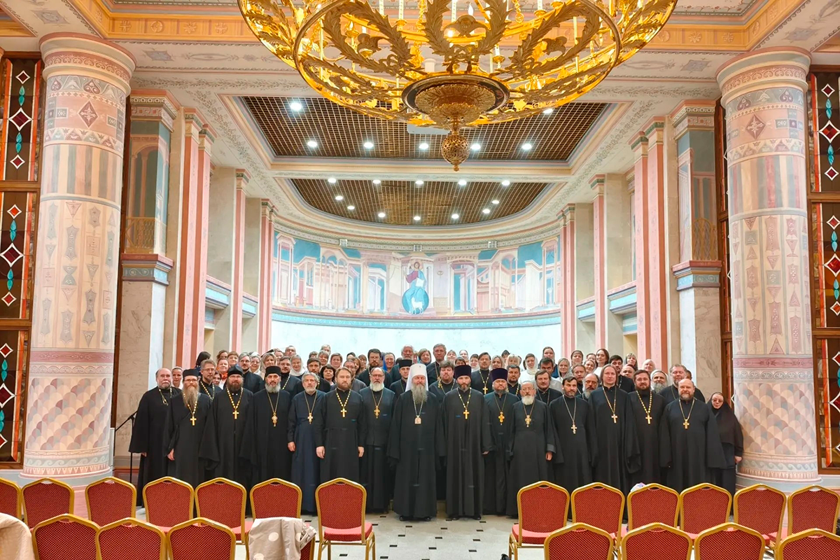 Встреча руководителей филиалов Детского епархиального образовательного центра с митрополитом Феодосием Встреча руководителей филиалов Детского епархиального образовательного центра с митрополитом Феодосием