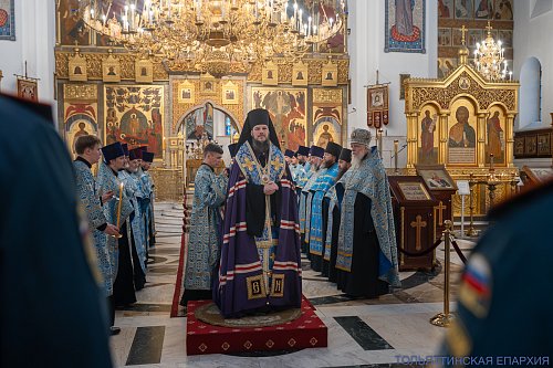 Сотрудники МЧС приняли участие в молебне перед иконой «Неопалимая Купина»