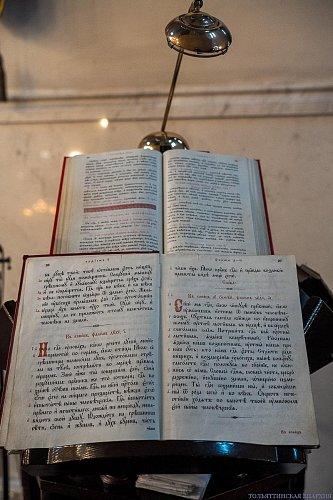 В канун Недели Крестопоклонной и праздника Благовещения епископ Нестор совершил всенощное бдение с чином выноса Креста