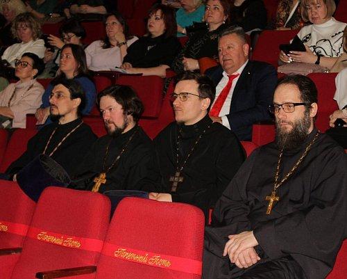 Епископ Нестор и духовенство Тольяттинской Епархии приняли участие в городской конференции по формированию духовно-нравственных ценностей