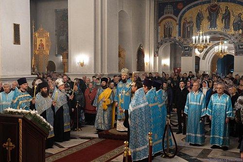 В канун Недели Крестопоклонной и праздника Благовещения епископ Нестор совершил всенощное бдение с чином выноса Креста