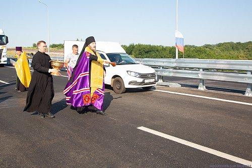 Епископ Софроний и епископ Нестор освятили Волжский мост в день его открытия