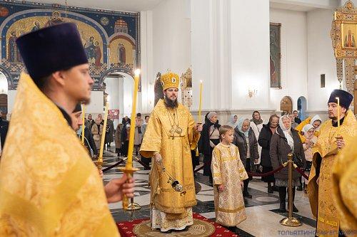 Канун Недели 20-й по Пятидесятнице: архиерейское богослужение в кафедральном соборе Тольятти и архипастырская проповедь о промысле Божьем, явившемся через неверие Фомы