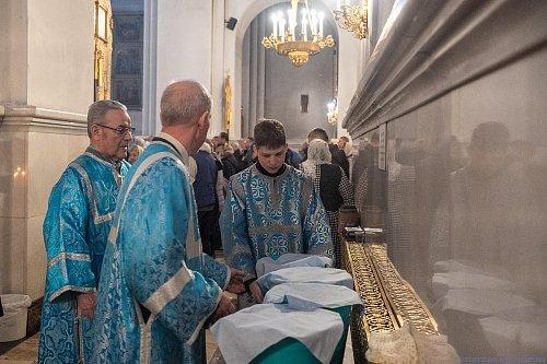 В канун Недели Крестопоклонной и праздника Благовещения епископ Нестор совершил всенощное бдение с чином выноса Креста
