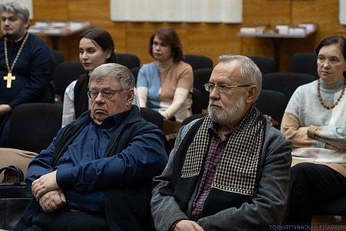 В ДДЮТ миссионерский отдел епархии открыл работу епархиальных Рождественских чтений секцией о роли личности в образовании и воспитании