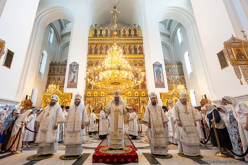 В праздник Преображения Господня глава Самарской Митрополии митрополит Феодосий возглавил соборное архиерейское богослужение в Преображенском кафедральном соборе Тольятти