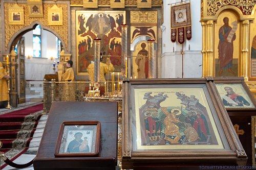 Божественная литургия в Неделю 9-ю по Пятидесятнице: архипастырское служение и проповедь о строительстве жизни на основании Христа и ответственности за свой духовный труд
