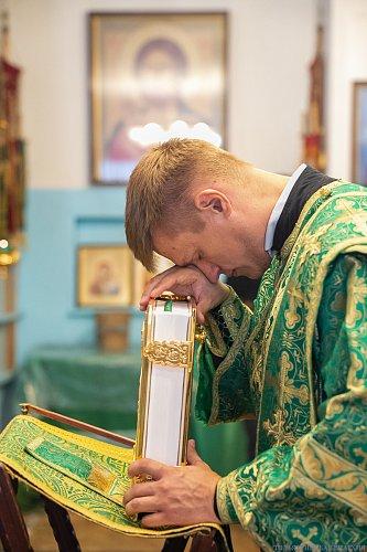 В день памяти преподобного Сергия Радонежского епископ Нестор совершил Литургию в Казанском храме микрорайона Яблоневый овраг Жигулёвска