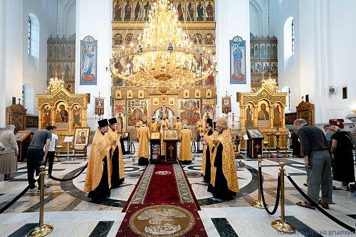 В канун Недели 6-й по Пятидесятнице епископ Нестор совершил всенощное бдение в кафедральном соборе Тольятти 