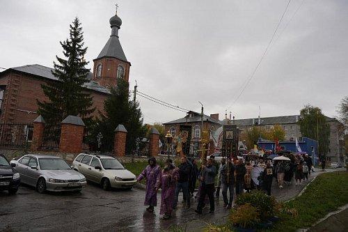 В Жигулёвске прошёл крестный ход в праздник Воздвижения Креста Господня