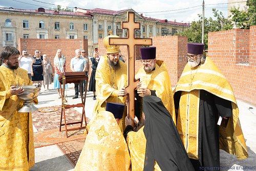 Епископ Нестор совершил чин освящения закладного камня в основание строящегося храма во имя равноапостольной Марии Магдалины 