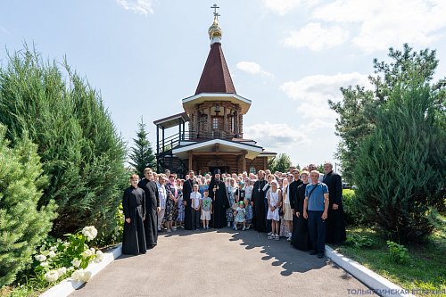 Архиерейское богослужение в храме святых Петра и Февронии села Ягодное в престольный день