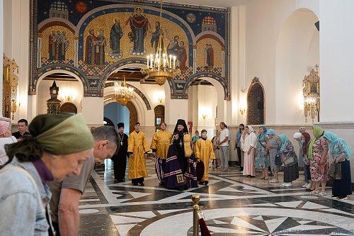 Божественная литургия в Неделю 9-ю по Пятидесятнице: архипастырское служение и проповедь о строительстве жизни на основании Христа и ответственности за свой духовный труд