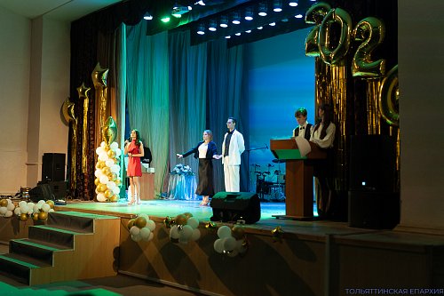 С напутственным словом к выпускникам: священнослужители посетили церемонии вручения аттестатов