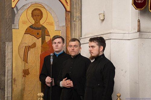 В канун Недели Крестопоклонной и праздника Благовещения епископ Нестор совершил всенощное бдение с чином выноса Креста