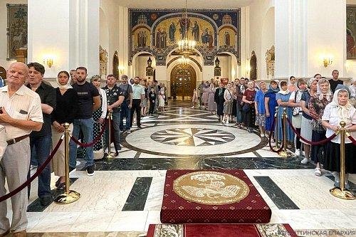 Божественная литургия в Неделю 7-ю по Пятидесятнице: архипастырское служение и проповедь о единстве и терпении
