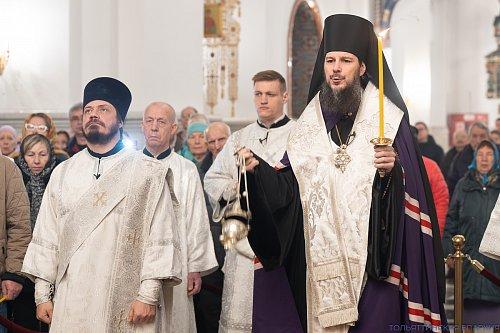 Канун Димитриевской родительской субботы: архиерейское богослужение в Преображенском кафедральном соборе Тольятти
