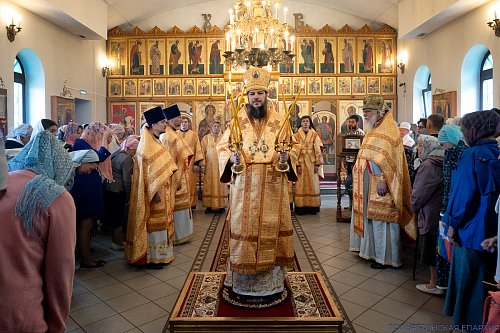 Неделя 4-я по Пятидесятнице: архиерейская Литургия в Иоанно-Богословском храме Тольятти