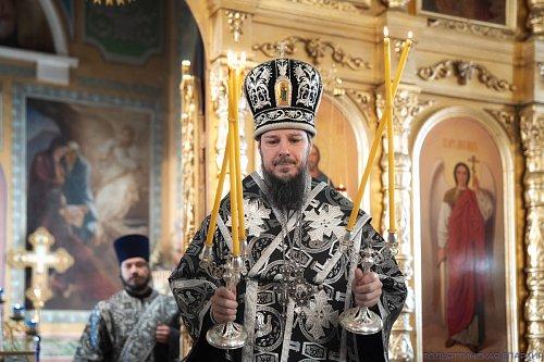 В пятницу третьей седмицы Великого поста епископ Нестор совершил Литургию Преждеосвященных Даров в Благовещенском храме микрорайона Фёдоровка Тольятти Тихоновского благочиния