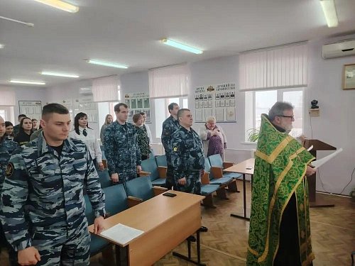 Молебен в учреждении ФСИН совершил настоятель храма в честь иконы Скоропослушница, руководитель отдела по тюремному служению протоиерей Александр Чекменев