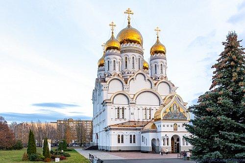 Канун Димитриевской родительской субботы: архиерейское богослужение в Преображенском кафедральном соборе Тольятти