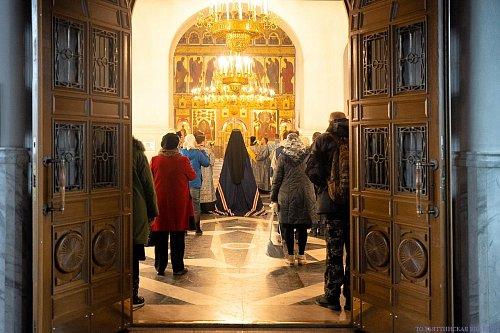 В канун Недели Крестопоклонной и праздника Благовещения епископ Нестор совершил всенощное бдение с чином выноса Креста