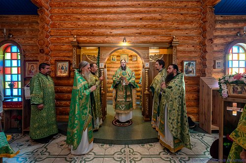 Архиерейское богослужение в храме святых Петра и Февронии села Ягодное в престольный день