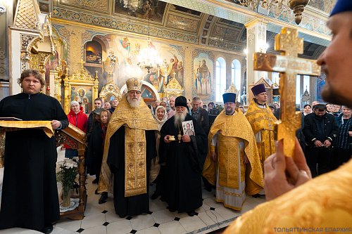 Празднование памяти Святителя Николая Чудотворца: архиерейское богослужение в Казанском храме Тольятти и Патриаршие награды