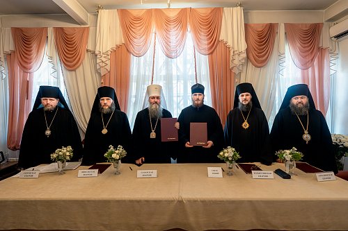 Архиереи Самарской Митрополии подписали соглашения о поддержке нуждающихся священнослужителей