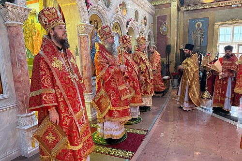 Епископ Нестор принял участие в престольном торжестве Георгиевского храма Кинеля