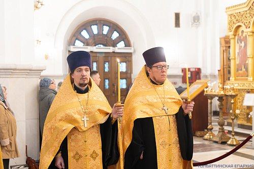 Канун Недели 20-й по Пятидесятнице: архиерейское богослужение в кафедральном соборе Тольятти и архипастырская проповедь о промысле Божьем, явившемся через неверие Фомы