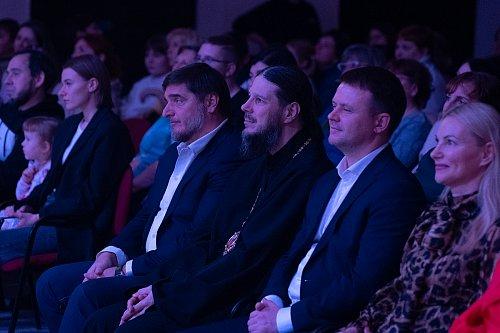 Концерт ко Дню матери во Дворце творчества детей и молодежи Тольятти с поздравлением архипастыря 