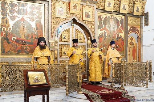 Неделя 20-я по Пятидесятнице: архиерейское богослужение в кафедральном соборе Тольятти и архипастырская проповедь о Слове Божьем и свободной воле человека