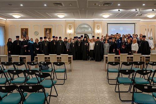 В Тольятти прошло пленарное заседание VII Рождественских образовательных чтений Тольяттинской Епархии «Просвещение и нравственность: формирование личности и вызовы времени»