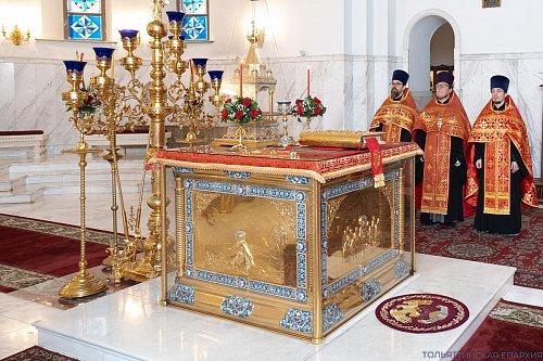 В праздник Светлого Христова Воскресения епископ Нестор совершил Пасхальную великую вечерню
