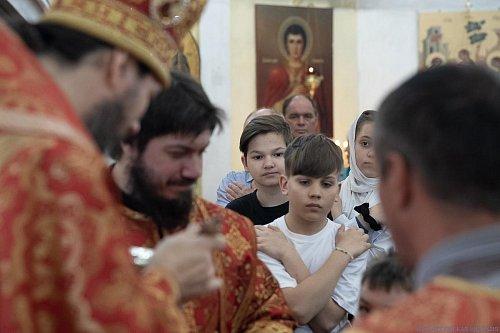 В Неделю 4-ю по Пасхе епископ Нестор совершил Литургию в Никольском храме с. Солнечная Поляна