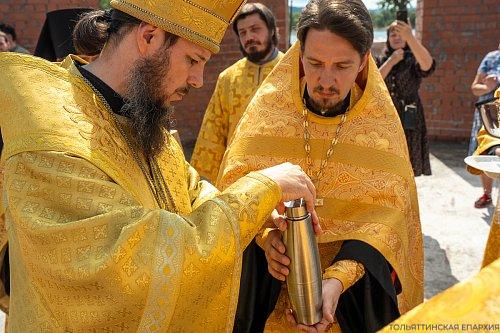 Епископ Нестор совершил чин освящения закладного камня в основание строящегося храма во имя равноапостольной Марии Магдалины 