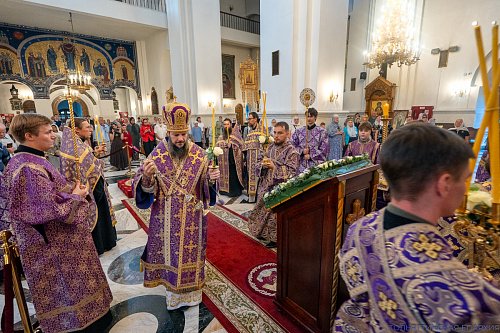 Канун празднования Происхождения Честных Древ Животворящего Креста Господня