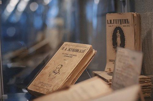 «Книга – свидетель эпохи»: выставка изданий и коллекций из фондов Тольяттинской епархии