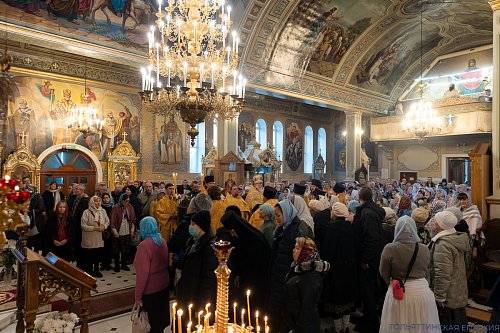Празднование памяти Святителя Николая Чудотворца: архиерейское богослужение в Казанском храме Тольятти и Патриаршие награды