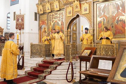 Канун Недели 20-й по Пятидесятнице: архиерейское богослужение в кафедральном соборе Тольятти и архипастырская проповедь о промысле Божьем, явившемся через неверие Фомы