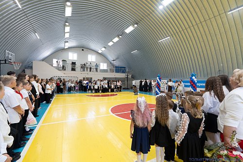В День знаний священнослужители Тольяттинской Епархии приняли участие в торжественных мероприятиях образовательных учреждений