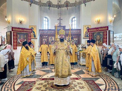 Праздник Крещения Руси: Божественная литургия архиерейским чином и благодарственный молебен в Покровском храме Тольятти