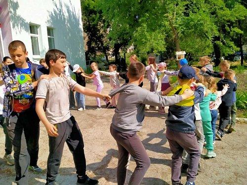 При поддержке фонда президентских грантов тольяттинский филиал детского епархиального образовательного центра при храме благоверной царицы Тамары организовал июньский отдых для более чем 100 ребят