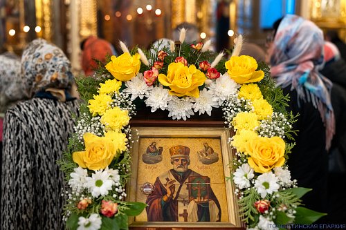 Празднование памяти Святителя Николая Чудотворца: архиерейское богослужение в Казанском храме Тольятти и Патриаршие награды