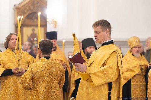 Канун Недели 20-й по Пятидесятнице: архиерейское богослужение в кафедральном соборе Тольятти и архипастырская проповедь о промысле Божьем, явившемся через неверие Фомы