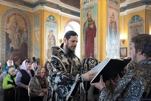 В пятницу третьей седмицы Великого поста епископ Нестор совершил Литургию Преждеосвященных Даров в Благовещенском храме микрорайона Фёдоровка Тольятти Тихоновского благочиния