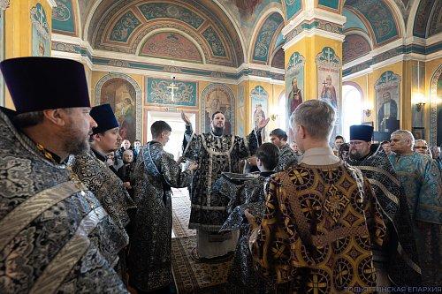 В пятницу третьей седмицы Великого поста епископ Нестор совершил Литургию Преждеосвященных Даров в Благовещенском храме микрорайона Фёдоровка Тольятти Тихоновского благочиния
