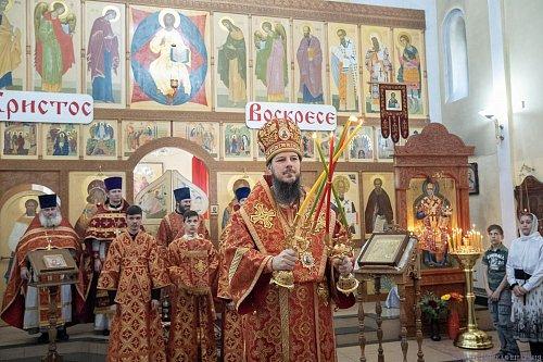 В Неделю 4-ю по Пасхе епископ Нестор совершил Литургию в Никольском храме с. Солнечная Поляна